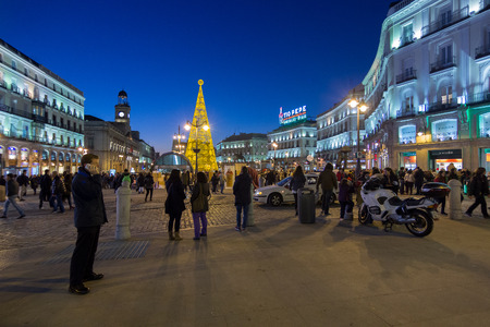 MADRID,SPAIN - DECEMBER 18: The famous Puerta del Sol crowded shopping for christmas December 18, 2014 in Madrid Spainのeditorial素材