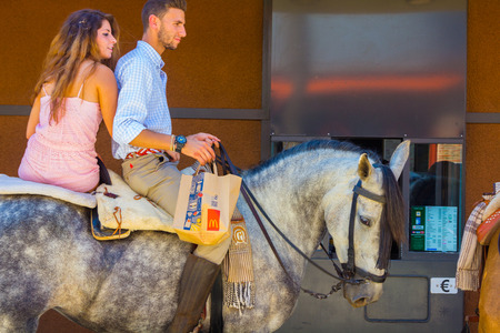 in the Horse Fair not only the cars go to buy burgers riders also queuing to eatのeditorial素材