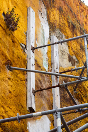 Details of the supports of an old facade works