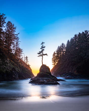 Sunset on the Pacific Ocean, Oregon Coast. Long exposure.の写真素材