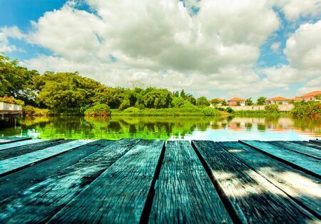 wood river in the background a backdrop of blue sky and white clouds ,beatiful
の写真素材