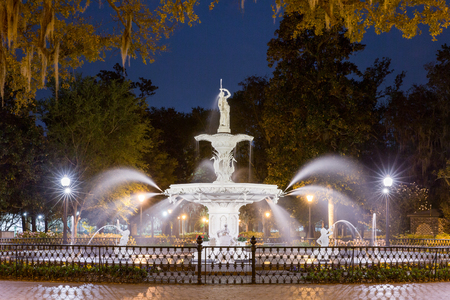 Water fountain at night - Forsyth fountain in historic Savannah, Georgia.  Dramatic view with lots of star bursts and water spray.のeditorial素材