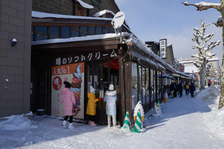 Otaru, Japan - December 19, 2022 : Snow-covered streets of Otaru. Otaru is popular tourist attractions in Hokkaido,Japanのeditorial素材