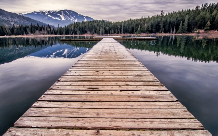 In the summer this dock would be great for swimming but when I took this picture in November it was pretty deserted の写真素材