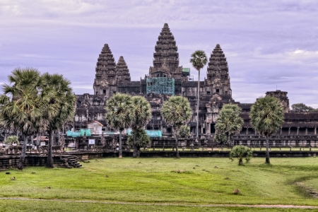 Purple sunrise behind Angkor Wat templeの写真素材