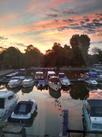 Sunrise in London の素材