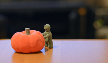sand man dragging a pumpkin into halloweenの写真素材