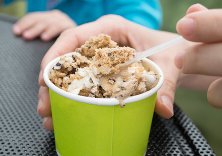 scooping ice creamの写真素材