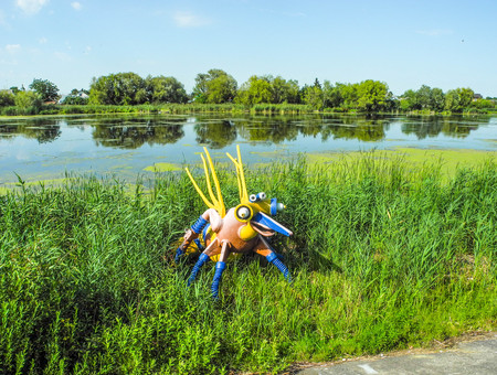 Starokonstantinov, Ukraine - August 5, 2017: Sculpture of a fantastic creature, made of auto parts, river Ikopot, Ukraine.のeditorial素材