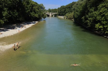 river isar in munichの写真素材
