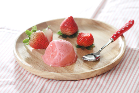 sherbet ice cream on wood plate with strawberryの写真素材