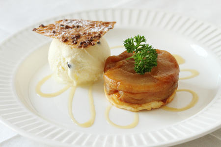 warm apple tart with vanilla ice creamの写真素材