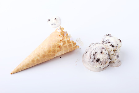 homemade cookie and cream ice cream scoop drop melt on white backgroundの写真素材
