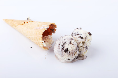 homemade cookie and cream ice cream scoop drop melt on white backgroundの写真素材