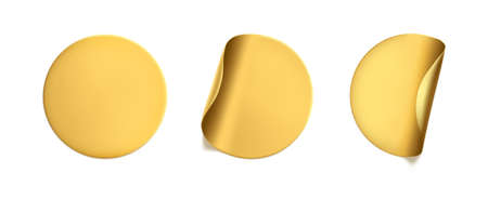Gold round crumpled stickers with peeling corner mock up set. Adhesive golden foil or plastic sticker label with wrinkled effect on white background. Blank template label tags. 3d realistic vector.のイラスト素材