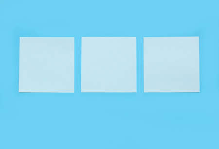 blue sticky note on blue backgroundの写真素材