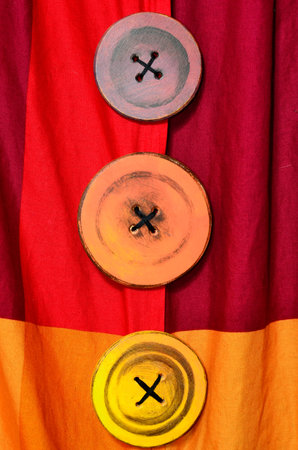 Three verticaly organized colouful buttons.
