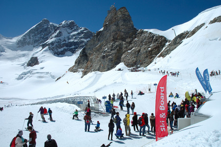 Jungfraujoch, Switzerland - August 18, 2014: Unidentified people on Jungfraujoch pass in Alps in Switzerland.のeditorial素材