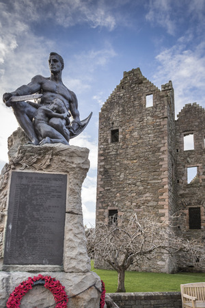 Maclellan's Castle & War Memorial in Kirkcudbright in Scotland.のeditorial素材