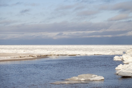 Icy Balctic sea, gulf of Riga の写真素材