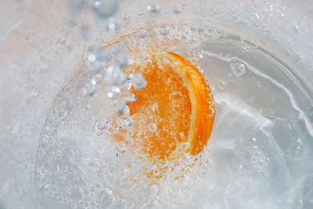 Orange in splashing water の写真素材