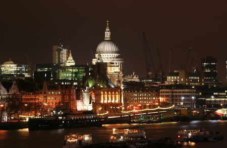 St. Pauls cathedral at night seen from across the Thamesの写真素材