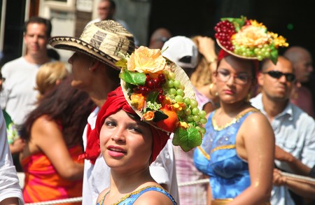 ROTTERDAM - SUMMER CARNIVAL, JULY 26, 2008. Carnival dancer in the parade at the Caribbean Carnival in Rotterdam on July 26.のeditorial素材