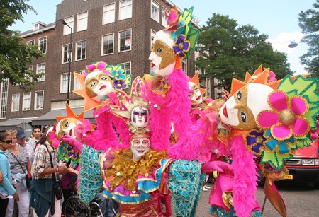 ROTTERDAM, HOLLAND - JULY 25, 2009: Participants in the parade of the annual Summer Carnival in Rotterdam on July 25, 2009 in Rotterdam, Hollandのeditorial素材