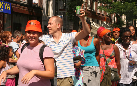 ROTTERDAM, HOLLAND - JULY 25, 2009: Participants in the parade of the annual Summer Carnival in Rotterdam on July 25, 2009 in Rotterdam, Hollandのeditorial素材