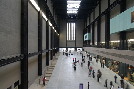Interior of the Tate Modern Art Gallery, housed in a former power station. Picture taken on December 30, 2007 in London, UK.のeditorial素材