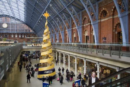 London, UK - January 3, 2013: Large Christmas tree and travelers in St. Pancras Railway Station in London, UK on January 3, 2013のeditorial素材