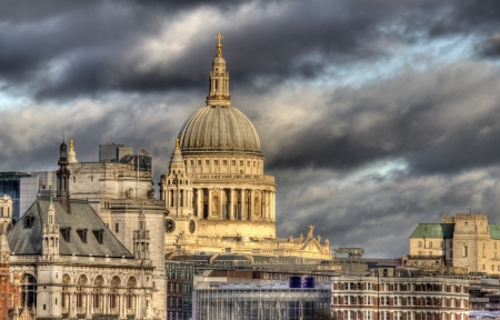 Saint Pauls Cathedral and other buildings of the City of London, seen from across the Thamesの写真素材