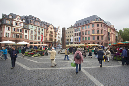 Mainz, Germany - April 29, 2014  People shopping in the market on the central Marktplatz town square with the sandstone pillar Heunensaeule in Mainz, Germany on April 29, 2014のeditorial素材