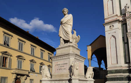 Statue of Dante in Florence, Italy, built in 1865 by sculptor Enrico Pazziのeditorial素材