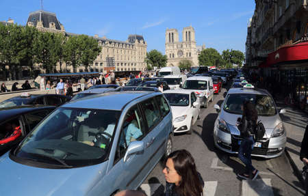 Paris, France - May 18, 2018: Busy traffic of cars in Paris, France in Paris, France on May 18, 2018のeditorial素材
