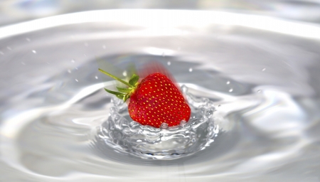 Strawberry Splashの写真素材