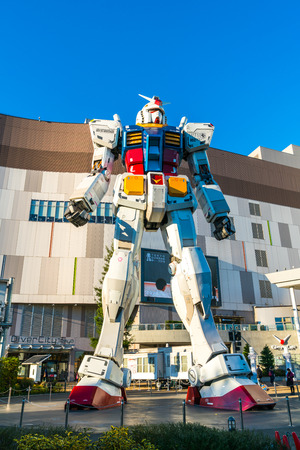 Full size Gundam Performances Outside DiverCity Tokyo Plaza, Odaiba, Tokyo, Japan - 27 November 2015: It is 18m tall The sculpture of famous anime franchise robot, Gundam.のeditorial素材