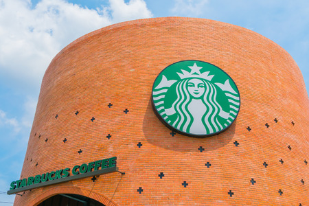 Bangkok Province, Thailand - May 09, 2016 :Starbucks Coffee. Starbucks is the largest coffeehouse company in the world, with 20,891 stores in 62 countries.のeditorial素材