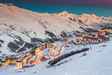 Amazing winter sunrise landscape and ski resort with typical alpine wooden houses in French Alps, Les Menuires, 3 Vallees, France, Europeのeditorial素材