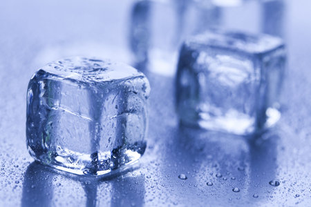 Transparent ice cubes
