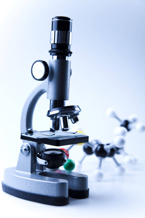 Microscope and atom 