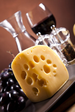 Cheeses with grapes 