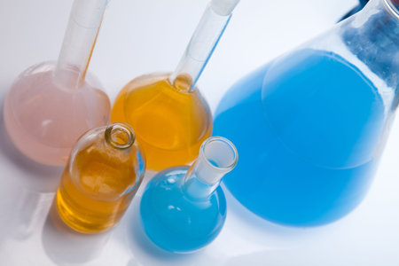 Laboratory glass containing liquid color