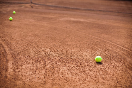  Tennis Ball on courtの写真素材