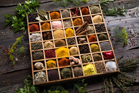 Close-up of different types of Assorted Spices in a wooden boxの写真素材