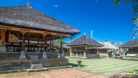 inner parts of an old hindu temple in baliのeditorial素材