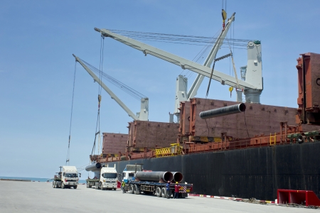 Large boat transport and car shipping on large ships is a worthwhile option.のeditorial素材