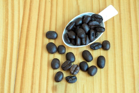 Preparation of roasted coffee beans to be eaten fresh from the ovenの写真素材