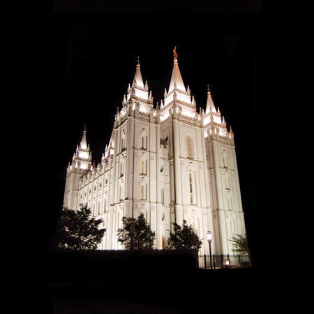 The Salt Lake Temple lit up at nightの素材 [FY310164441445]