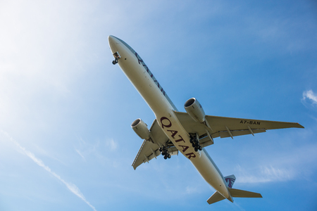 LONDON, HEATHROW, UK - 03 OCTOBER 2016: Boeing 777 Qatar airlines landing at London Heathrow Airportのeditorial素材